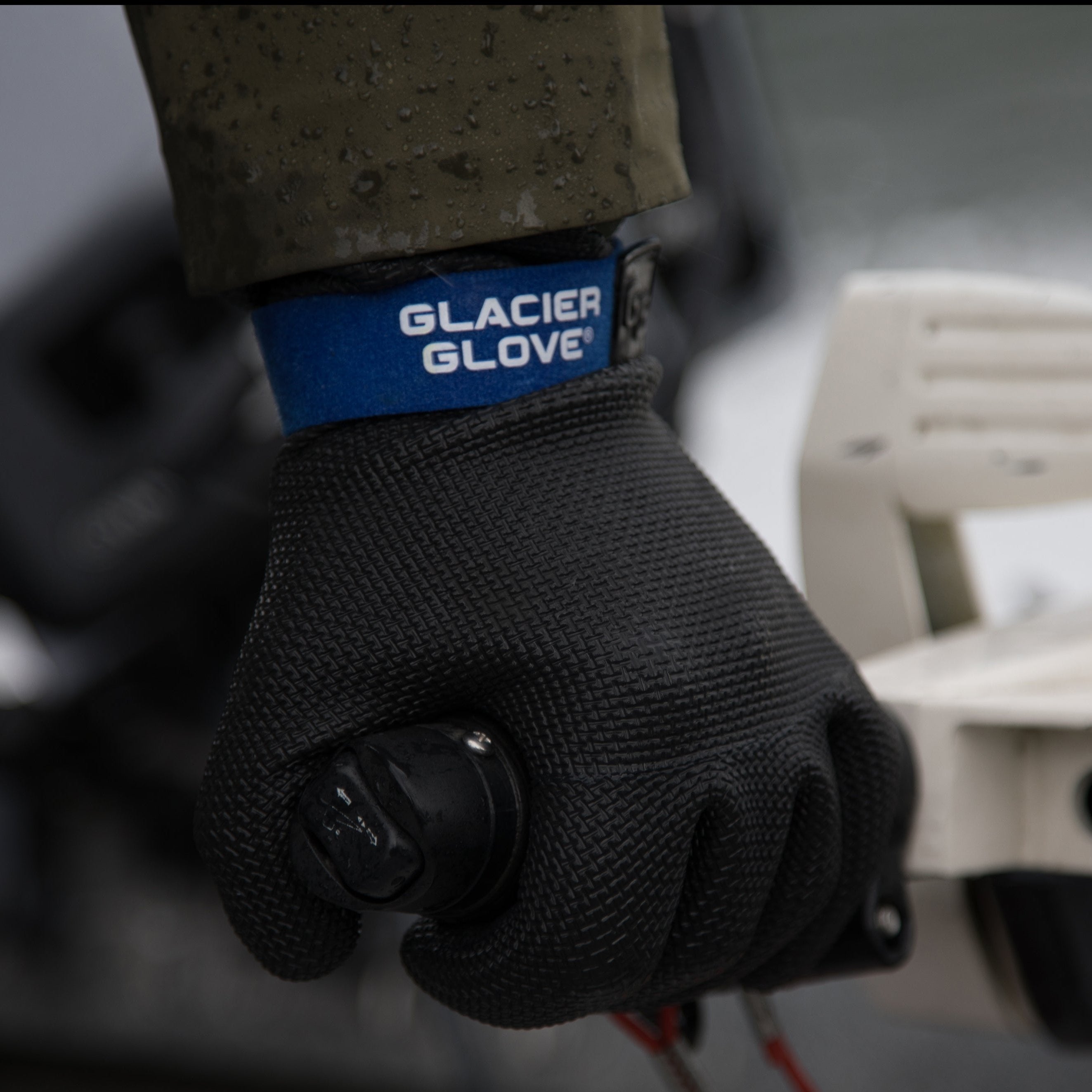 The Kenai Waterproof is built to be your favorite glove. Its durability and functionality combined with warmth and comfort makes this glove the perfect choice for cold, wet conditions.