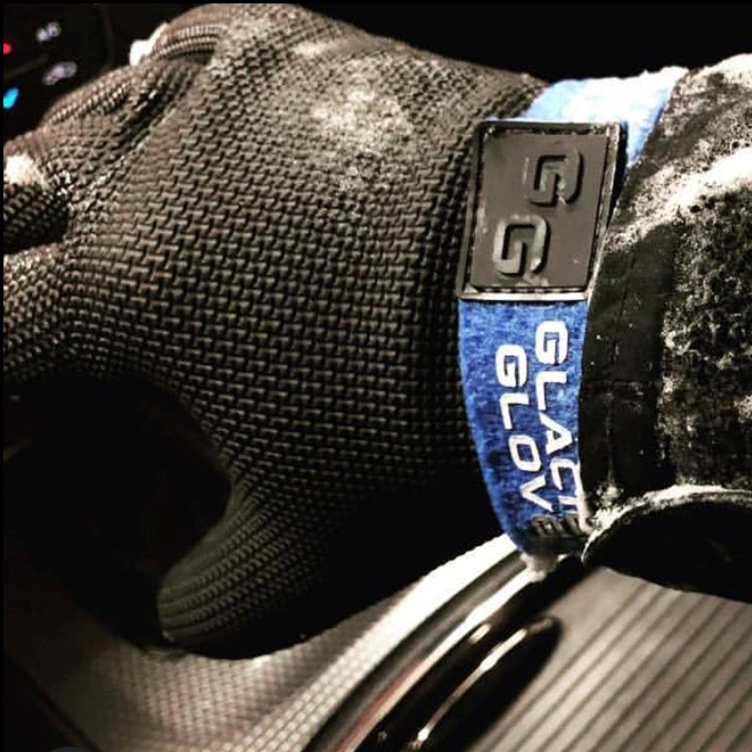The Kenai Waterproof is built to be your favorite glove. Its durability and functionality combined with warmth and comfort makes this glove the perfect choice for cold, wet conditions.