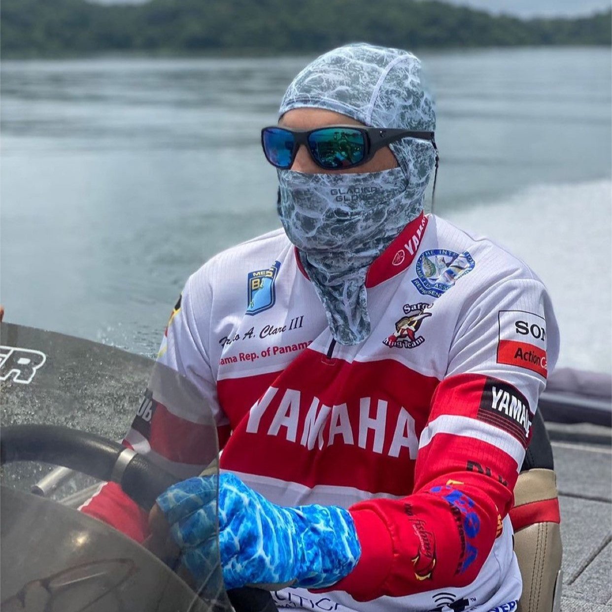 The Sun Hood is a great choice for year-round sun protection. This UPF 50+ sun hood provides full coverage and helps protect against the sun’s harmful rays to keep you outdoors longer.